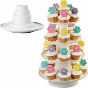 4 patrová věž na cupcakes