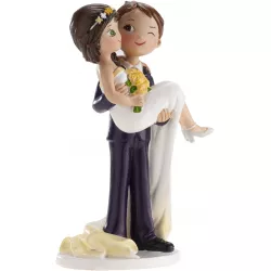 Svatební figurka na dort - ženich nese nevěstu v náručí 16cm