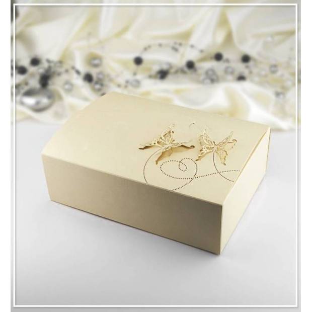 Svatební krabička na výslužku zlatá vzor motýl (18,5 x 13,5 x 5,8 cm)