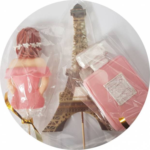 Cukrová figurka dívka v růžovém v Paříži