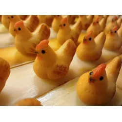 Marcipánová figurka hněda slepice 4,5x5,5 cm, 35g - Frischmann vyškov