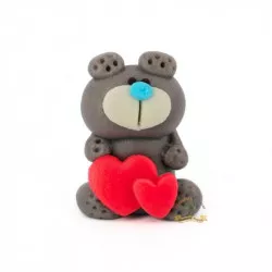 Figurka na dort medvídek šedý se srdíčky 5cm z kokosové hmoty